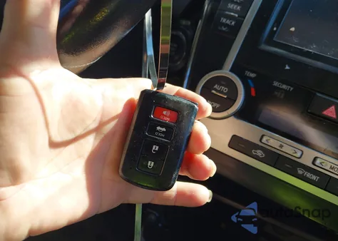 2012 Toyota Camry Xle z USA, uszkodzony, nr VIN 4T4BF1FK6CR211112